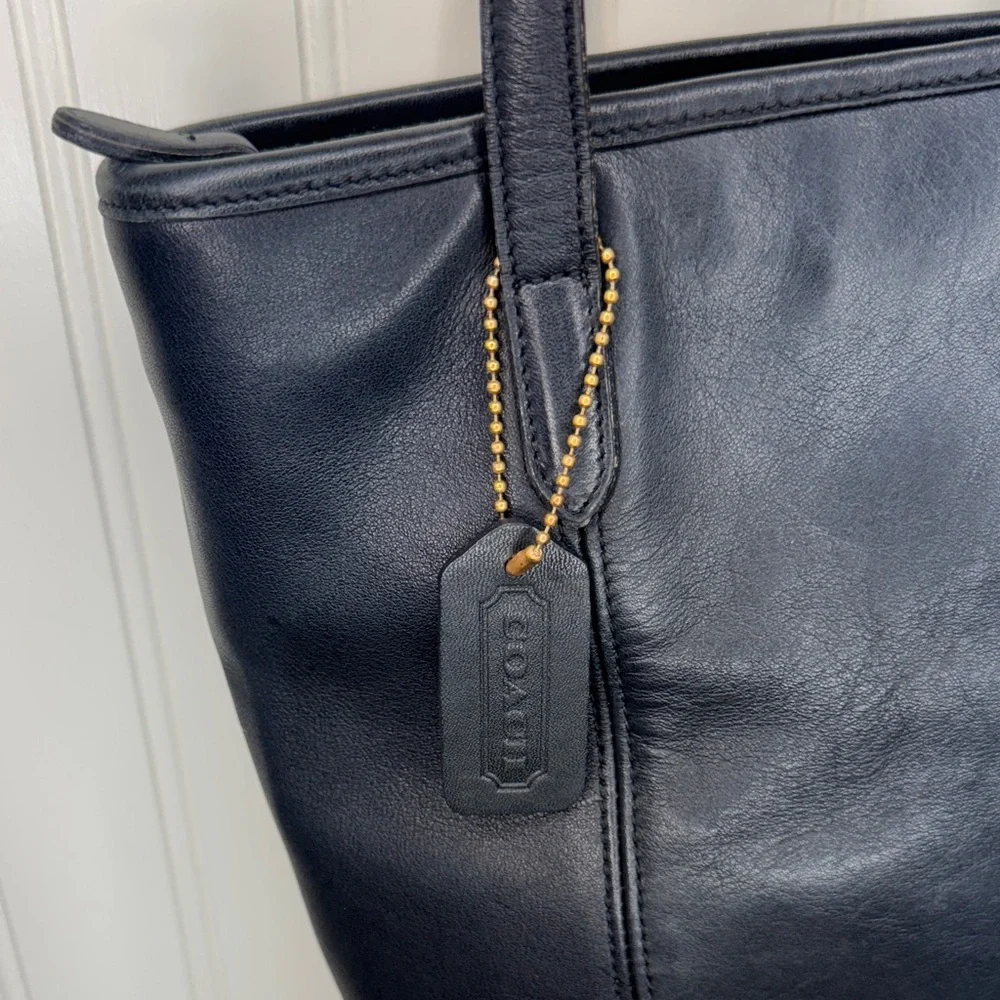 COACH Vintage Leather Legacy Lunch Tote Shopper 9077‎ Two Strap Shoulder Bag